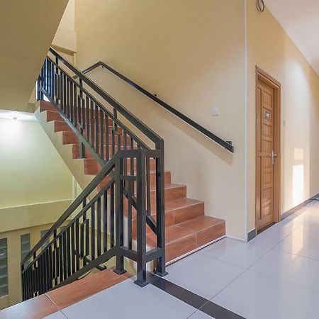 Reddoorz Plus Near Syamsudin Noor Airport 3 Banjarbaru Bagian luar foto
