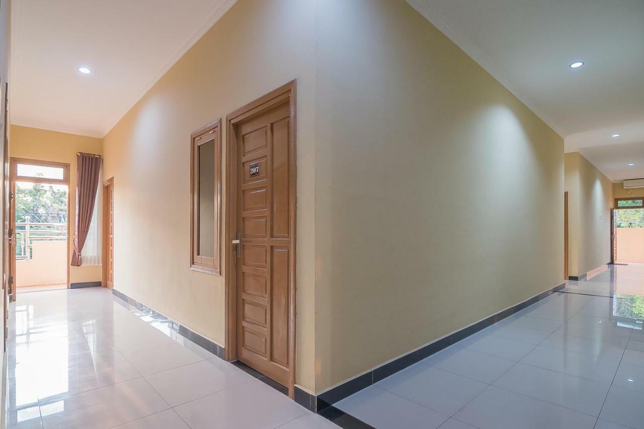 Reddoorz Plus Near Syamsudin Noor Airport 3 Banjarbaru Bagian luar foto